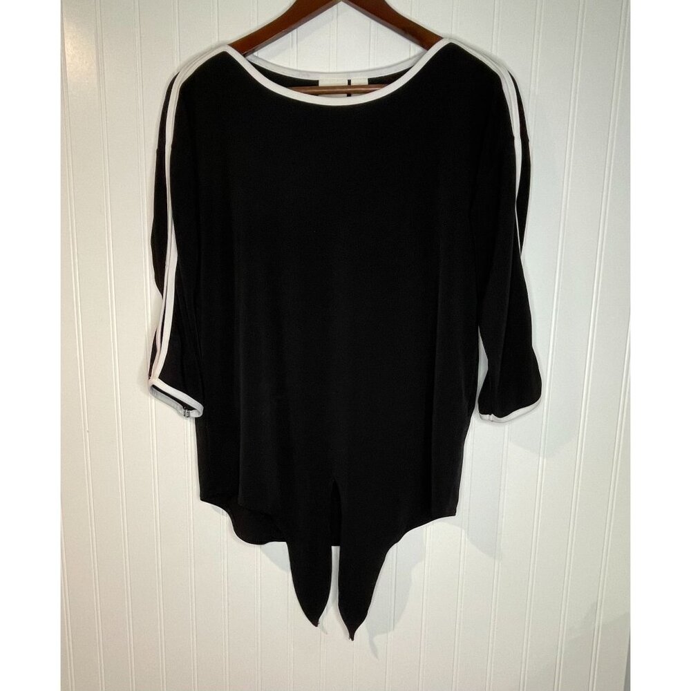 Chicos Black & White Asymmetrical Top With Side Slits & Tie Hem Size 0